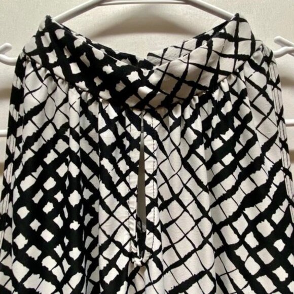 Essentials by Milano Career Tank Women's Large Black White Mock Neck Smocked Hem - Picture 2 of 9